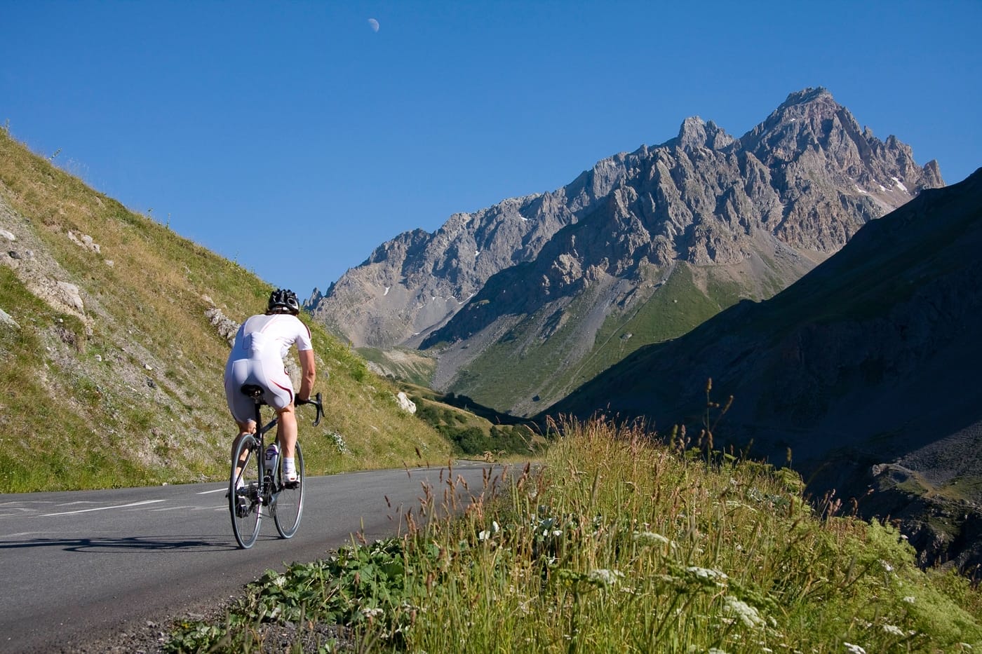 Vélo : 15 cols mythiques à gravir dans les Alpes - Alti-Mag