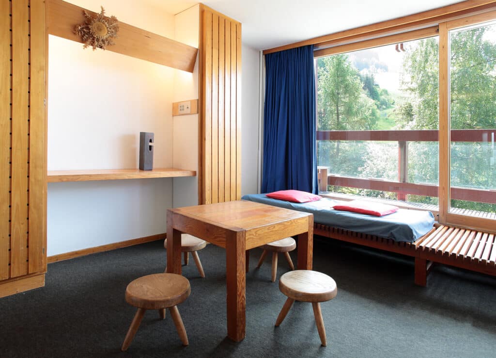 Appartement rénové dans l'esprit Perriand