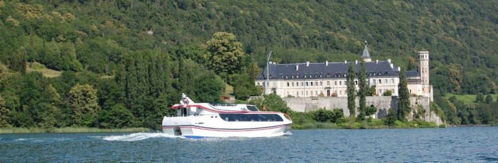 Se marier sur un bateau dans les Alpes