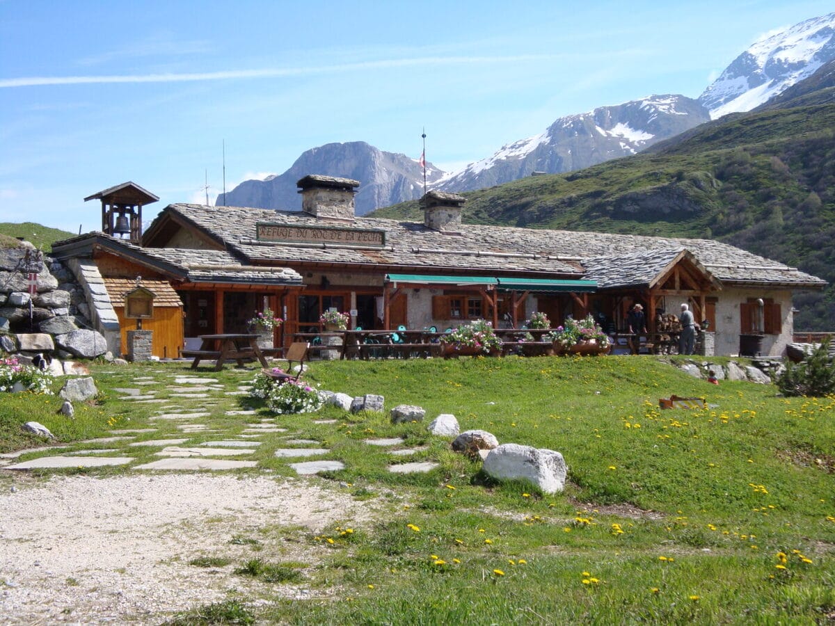 Le refuge du Roc dans les Alpes