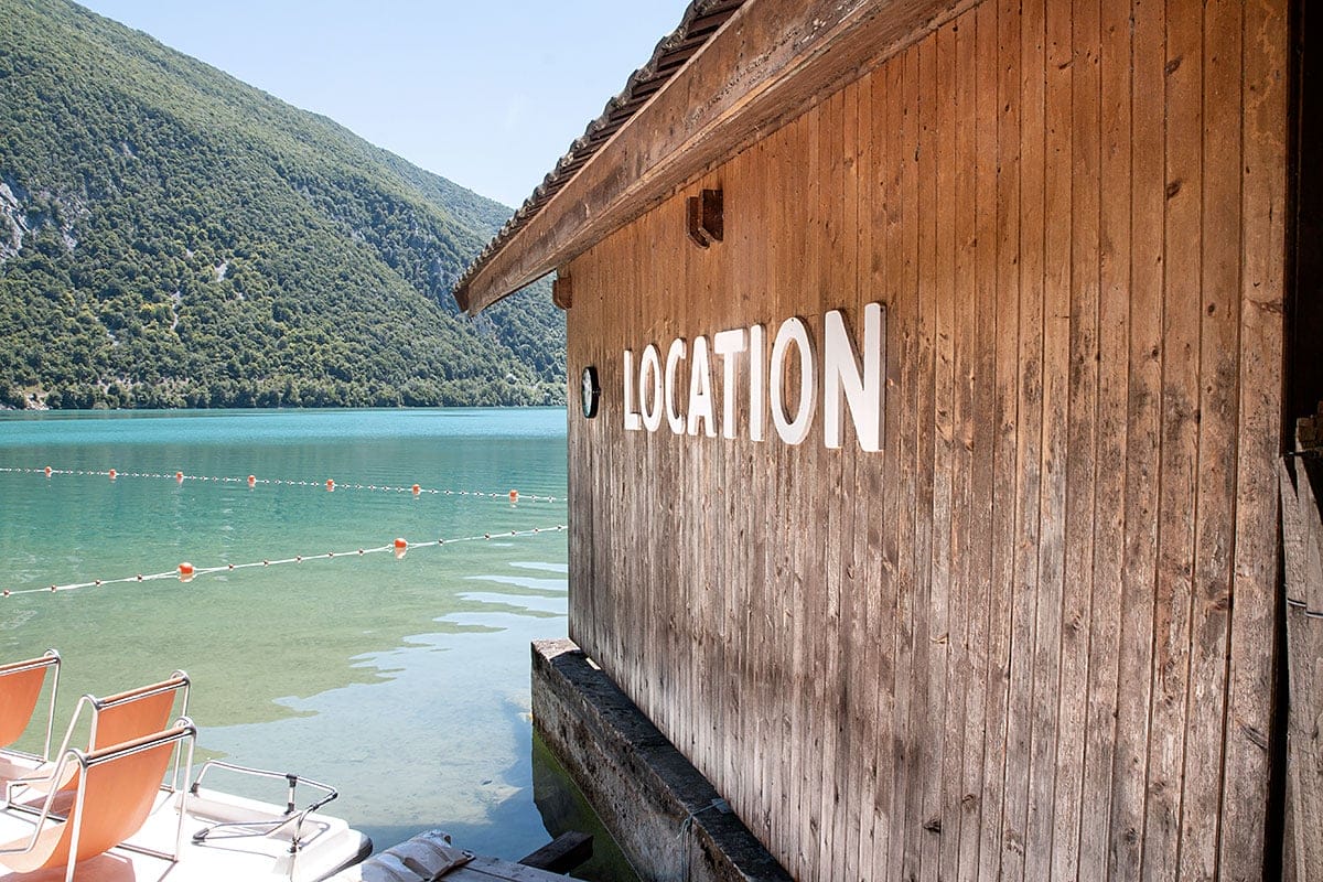 Belle perspective sur le lac