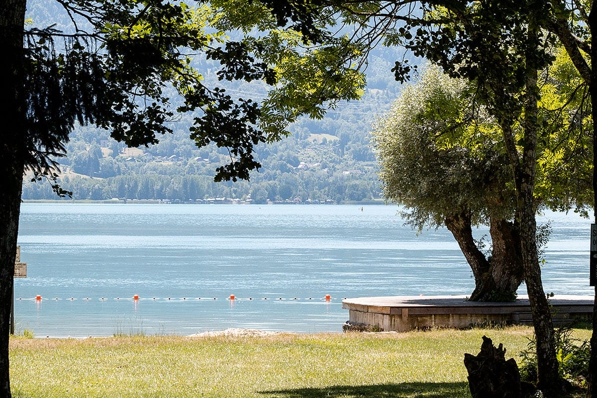 Espace ombragés dela plage de la crique - Aiguebelette