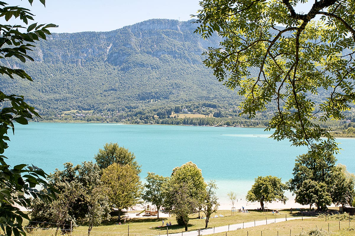 Plage du Sougey au lac d'Aiguebelette (Savoie)