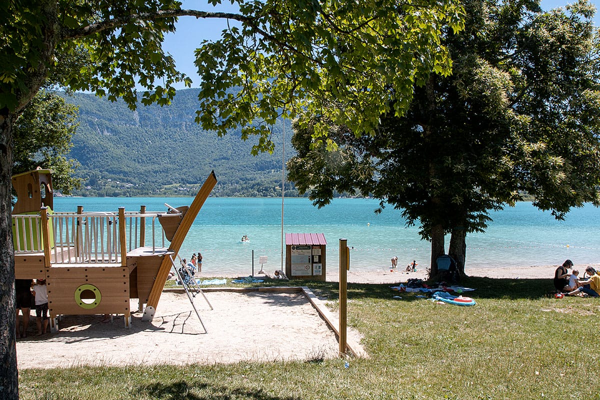 Jeux d'enfants à la plage du Sougey