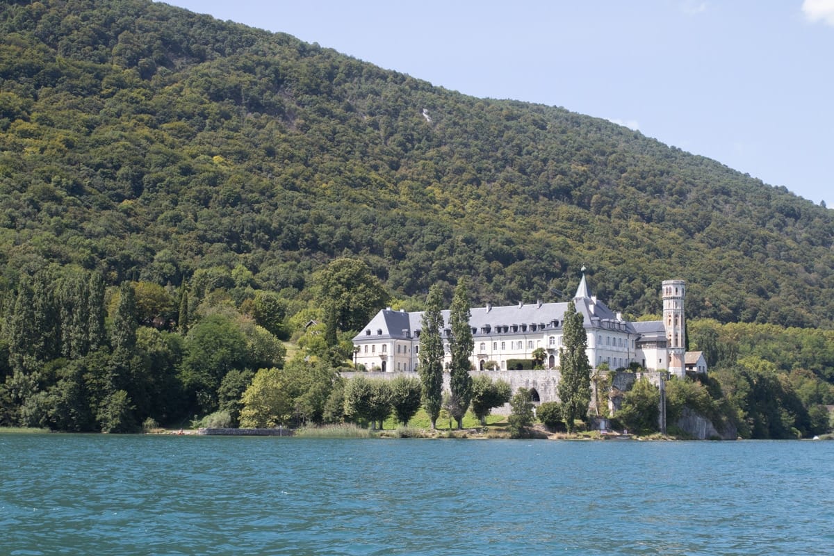 L'Abbaye d'Hautecombe sur le lac du Bourget