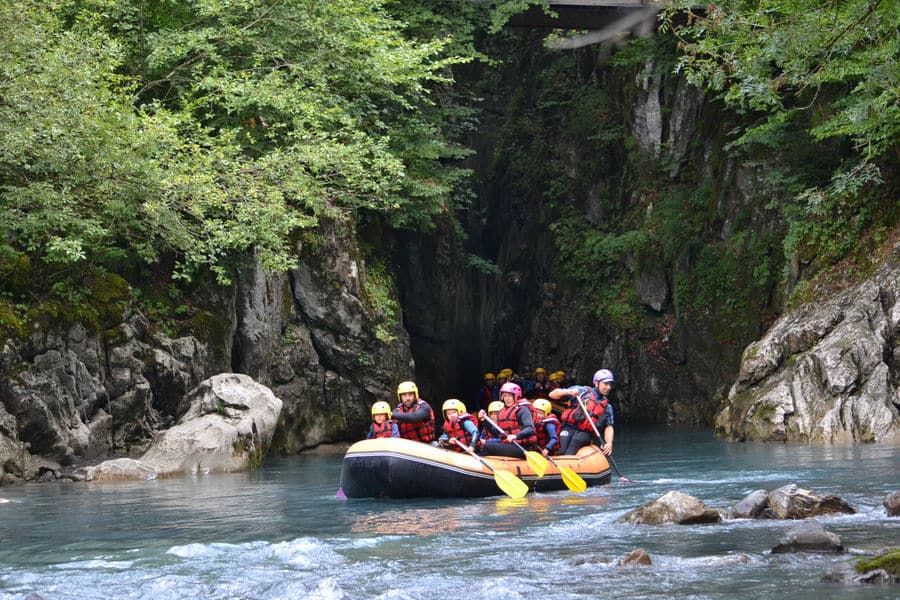 Rafting à la sortie des gorges de tines sur le Giffres