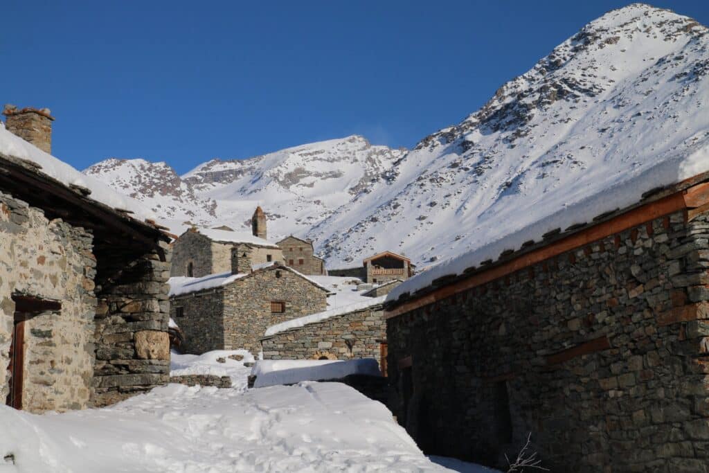 Hameau de l’Écot en hiver, Bonneval sur Arc, station de ski pas chère des Alpes