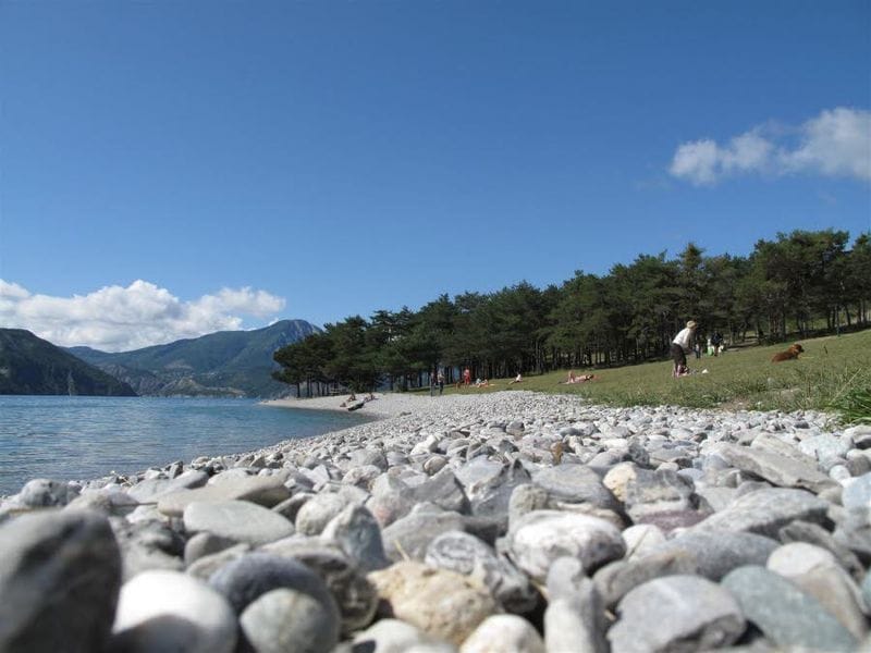 Plage de Trémouille, lac de Serre Ponçon