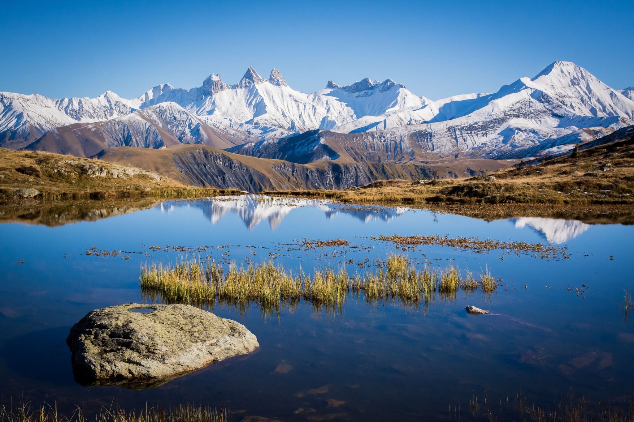 Vue sur les Aiguilles d'Arves depuis le col de la Croix de Fer