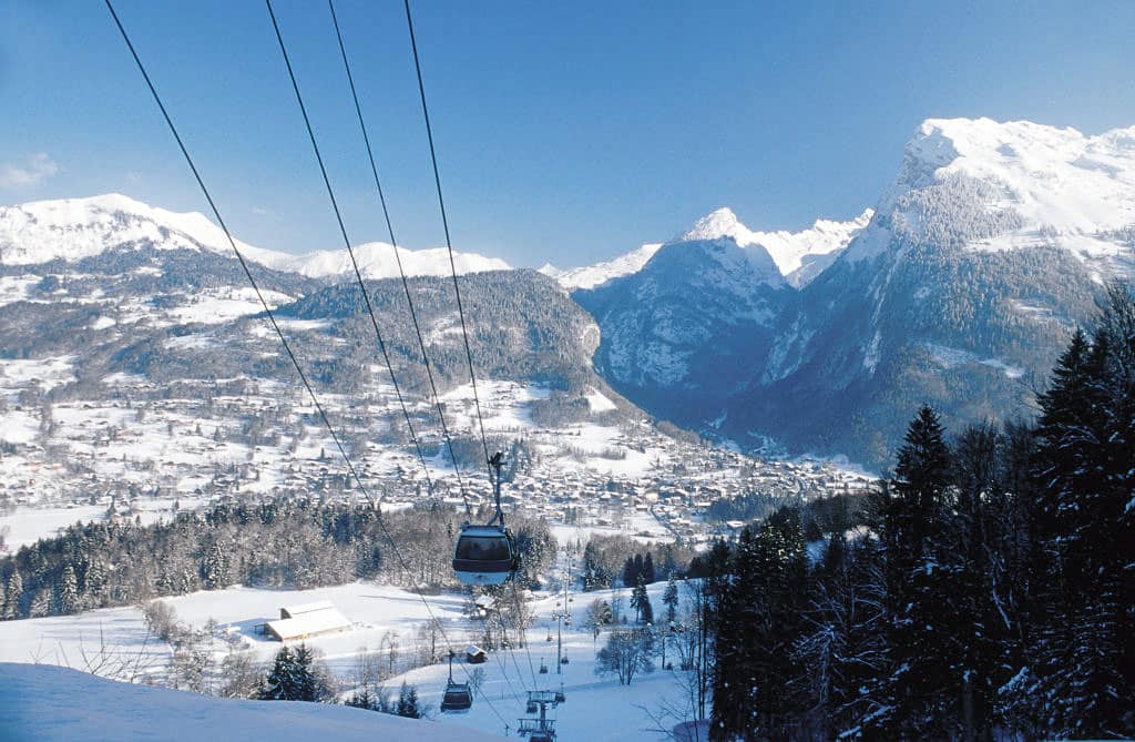 Montée sur les pistes de ski depuis Samoëns