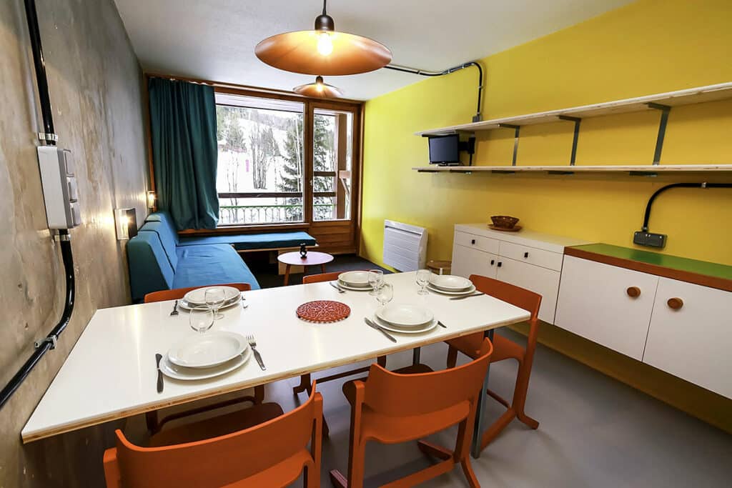 Appartement rénové dans l'esprit de Charlotte Perriand aux Arcs