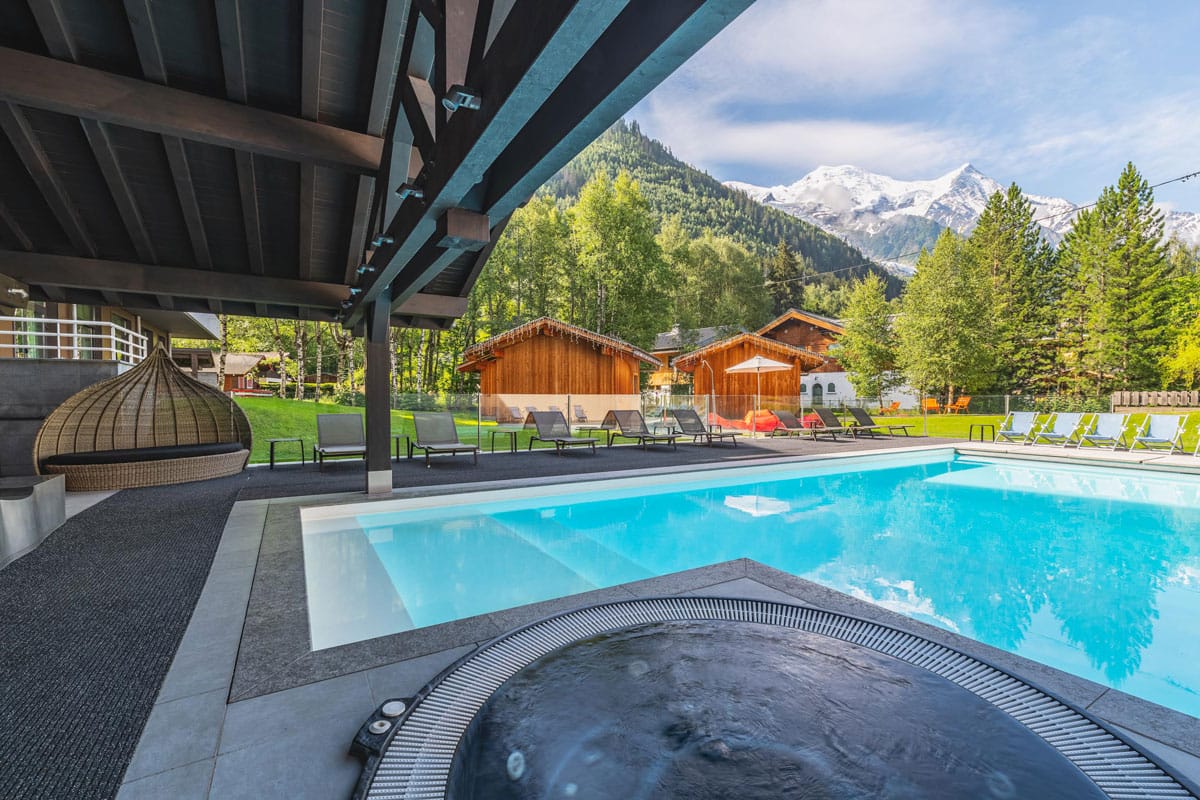 piscine du refuge des Aiglons et le sommet de l'Europe