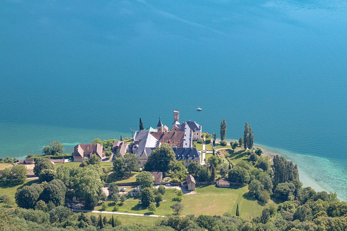 L'Abbaye d'Hautecombe depuis le belvédère d'Ontex