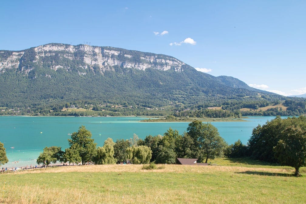 Le lac d'Aiguebelette au Sougey en Savoie