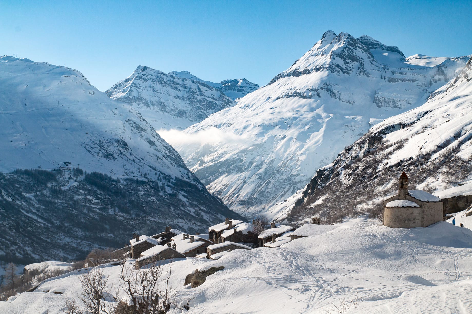 Bonneval sur Arc est surmonté de sommets à plus de 3000 mètres d'altitude
