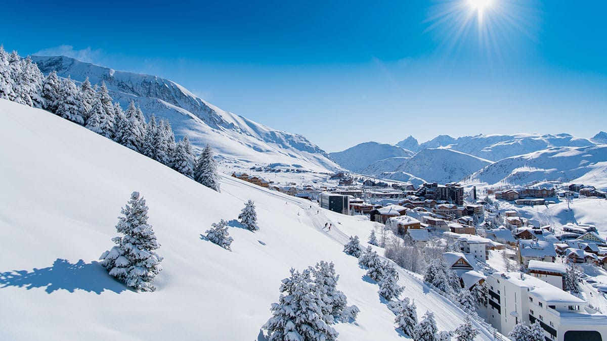 L'Alpe d'Huez et ses pistes au soleil 