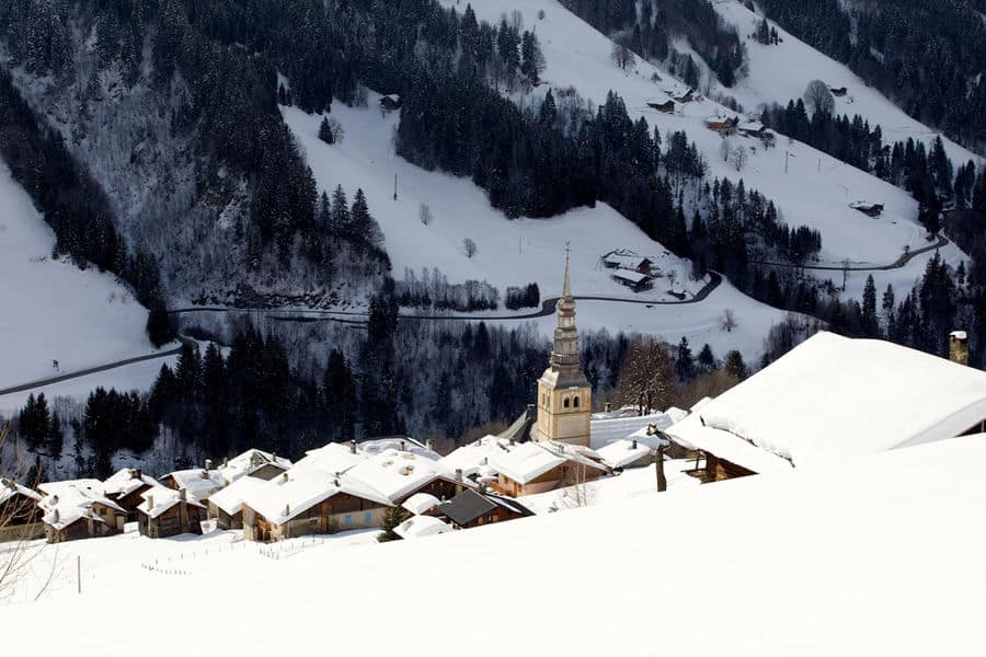 Hauteluce en hiver, station de ski authentique des Alpe du Nord