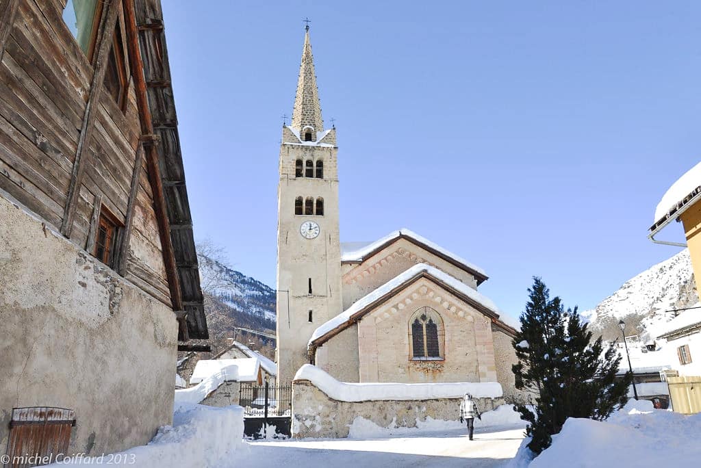 Le joli village de Névache en hiver