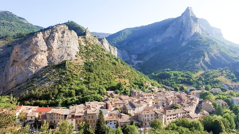 Village d'Orpierre dans les Alpes du Sud