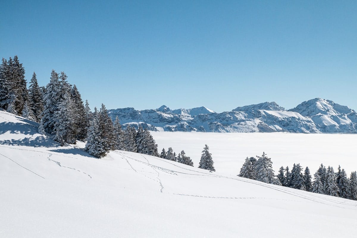 Vue sur les Alpes en hiver depuis le Semnoz