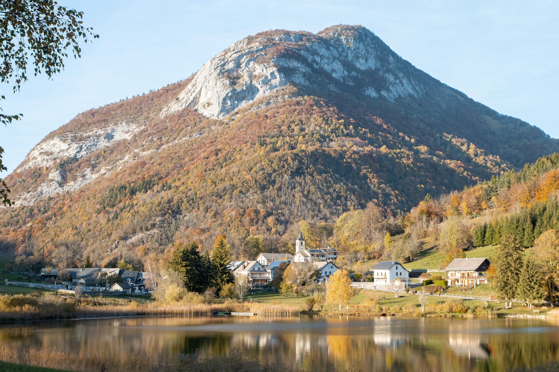 Paysages de montagne pendant les vacances d'automne