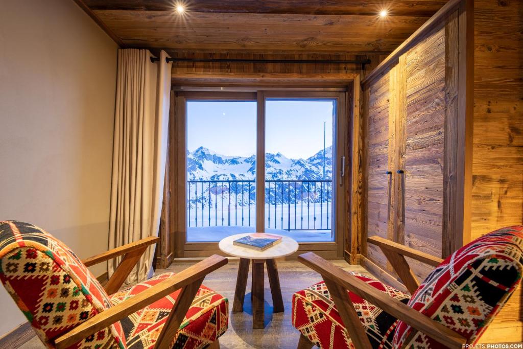 A 2550 mètres d'altitude, le Refuge de Solaise est le plus haut hôtel de France