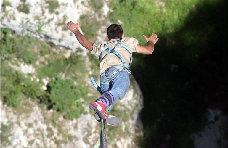 Saut à l'élastique à Briançon