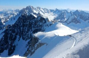 Descente de l'Aiguille du Midi pour skier sur la mer de Glace