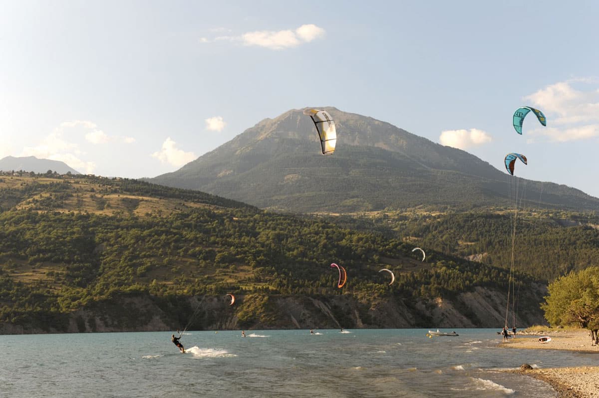 "Kite Surf - Lac de Serre-Ponçon" by Eric-P is marked with CC BY-NC-ND 2.0.