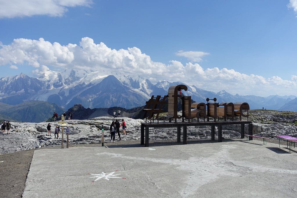 Vue sur le mont Blanc au sommet du téléphérique des Grandes Platières, par *_*, licence CC