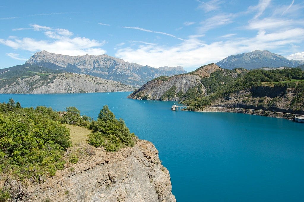 "Le lac de Serre-Ponçon" by jfhweb is marked with CC BY-NC-SA 2.0.