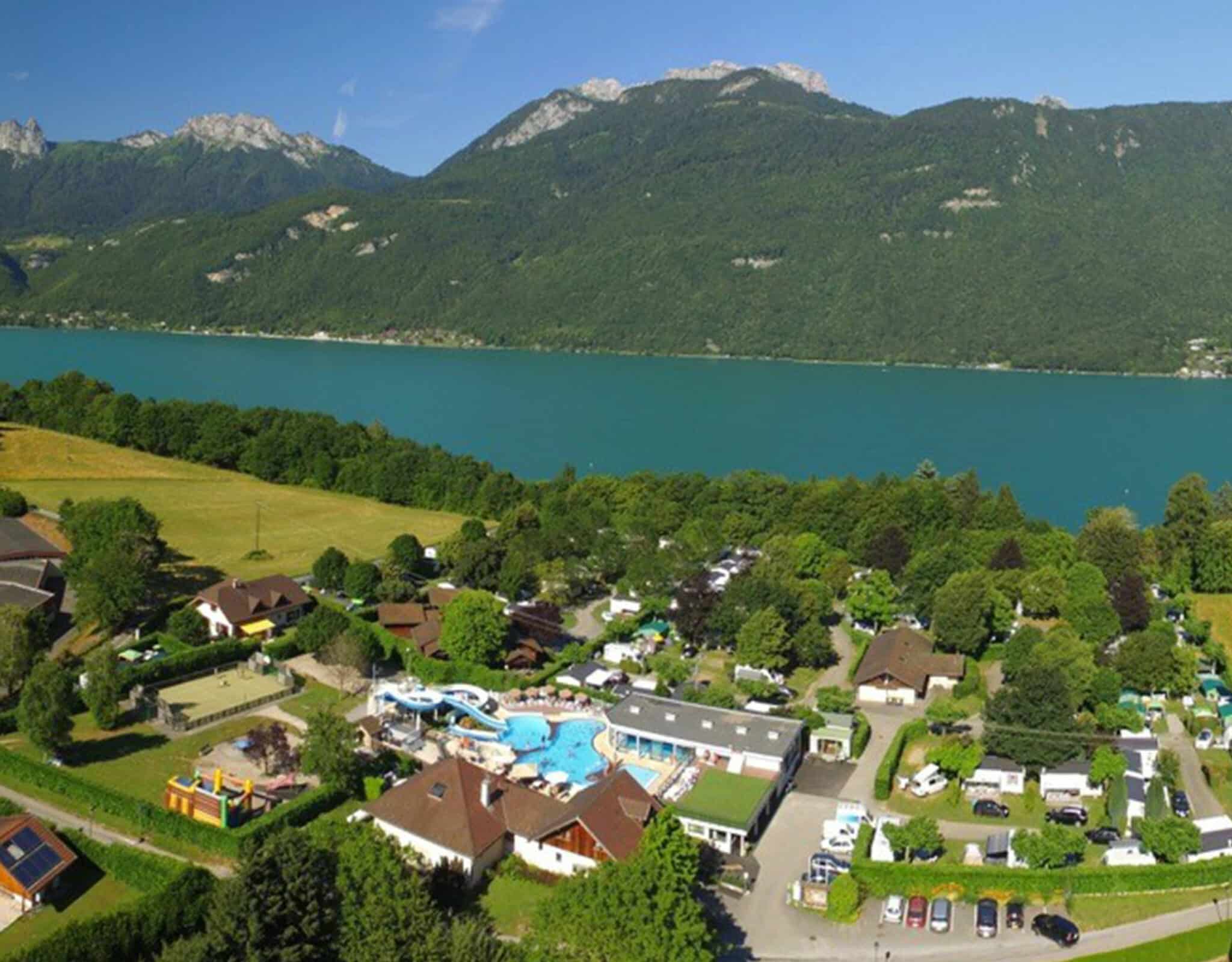 Camping la Ravoire et le lac d'Annecy
