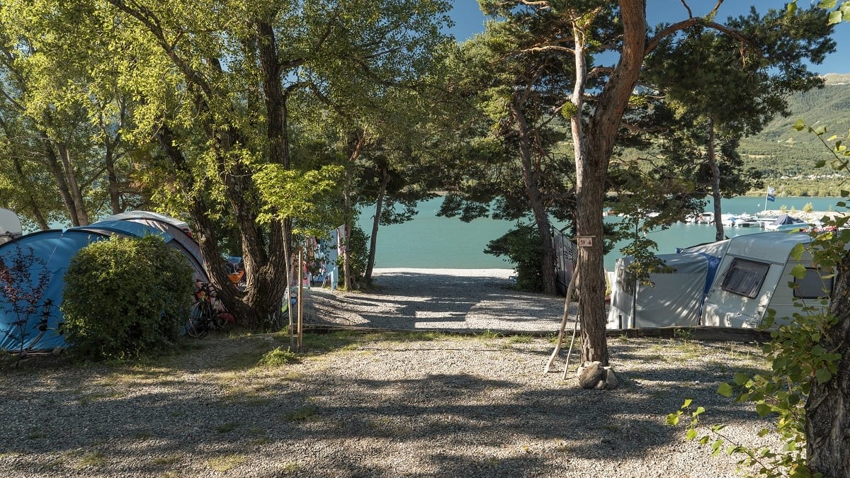 Le camping du club nautique à Embrun