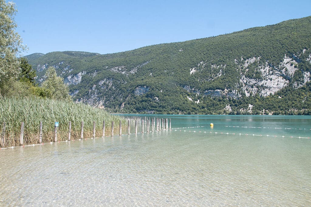 Plage de Bon-Vent au lac d'Aiguebelette (Savoie)
