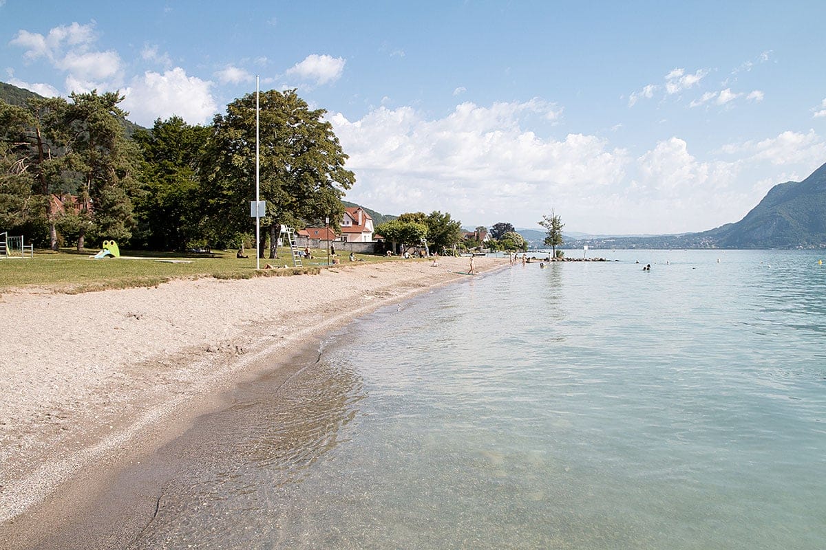 Plage de Sévrier sur le lac d'Annecy