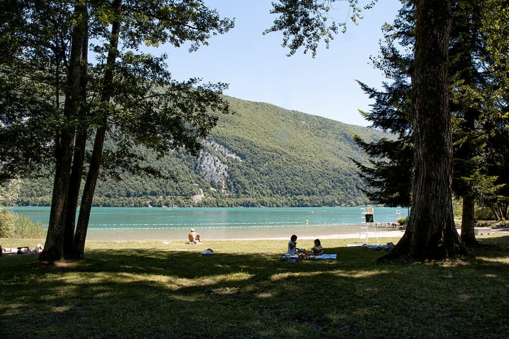 Espaces ombragés à la plage du bon Vent