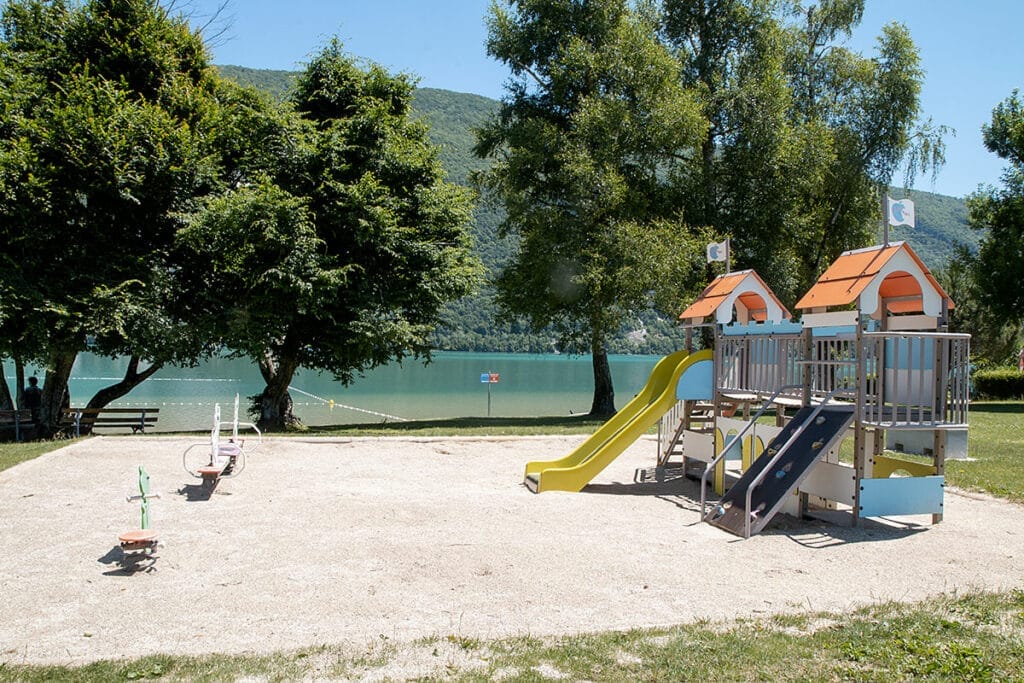 Espace jeux d'enfants à la plage de Pré Argent