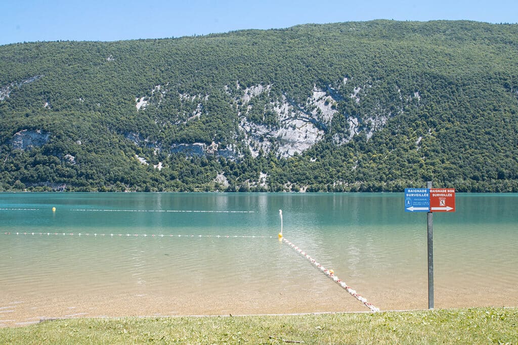 Limite de baignade surveillée