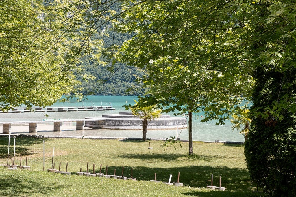 La plage Saint Alban depuis la route