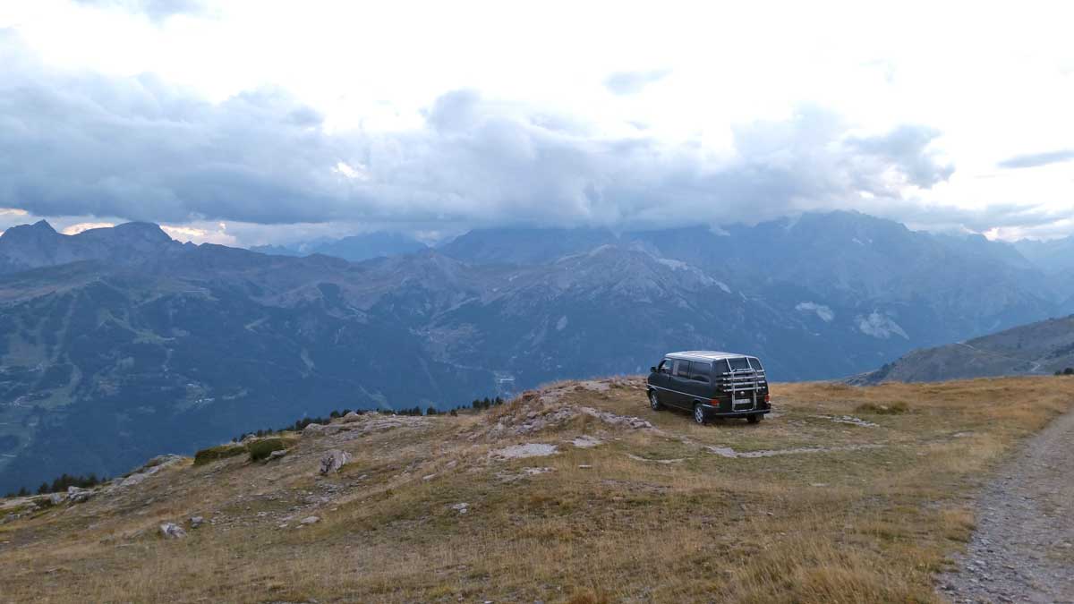 Van garé au col du Granon