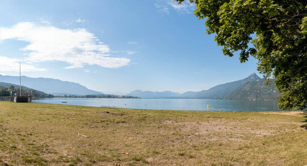 Panoramique de la plage de Brison, proche d'Aix les Bains