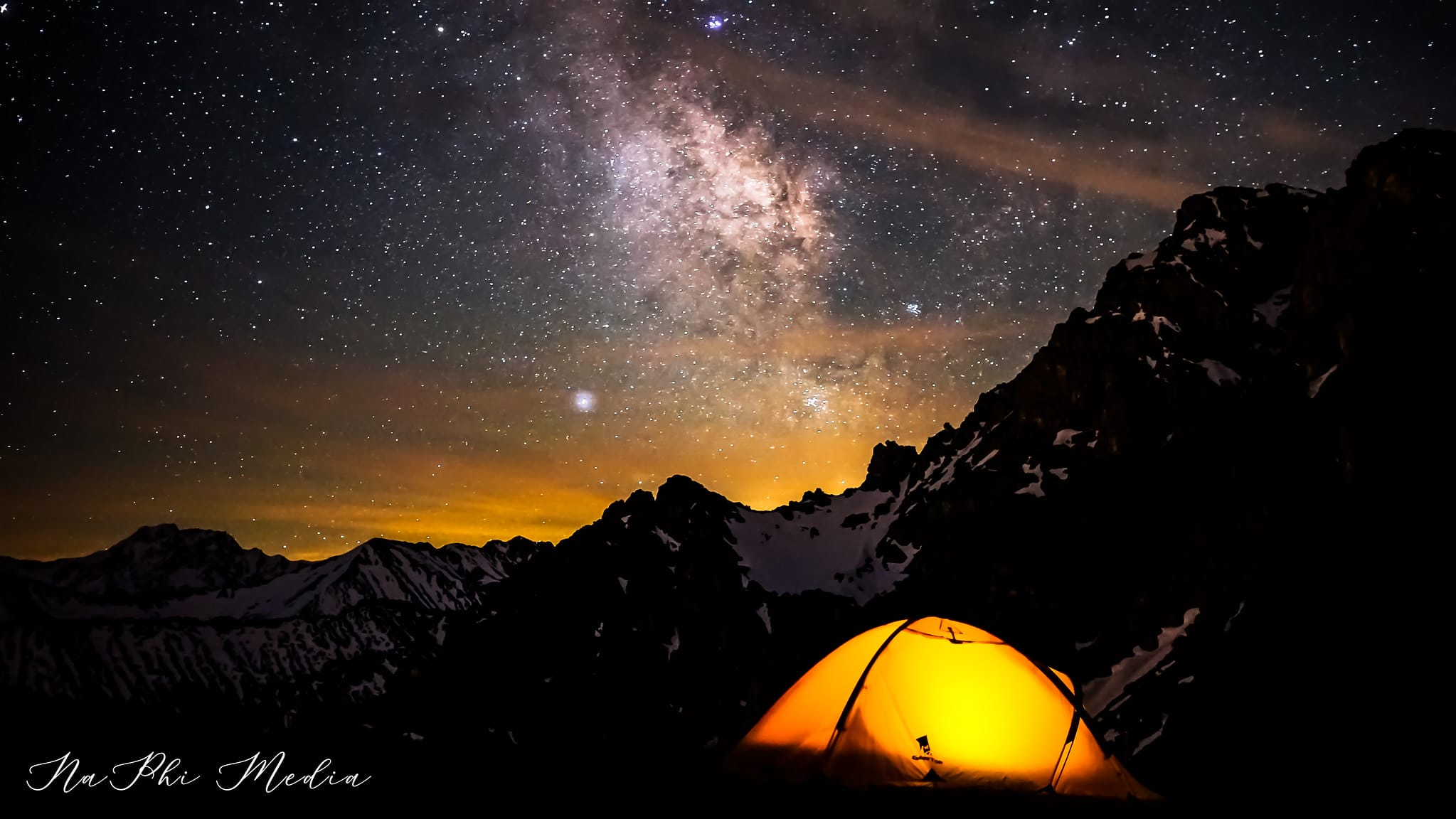 Tente en pleine montagne