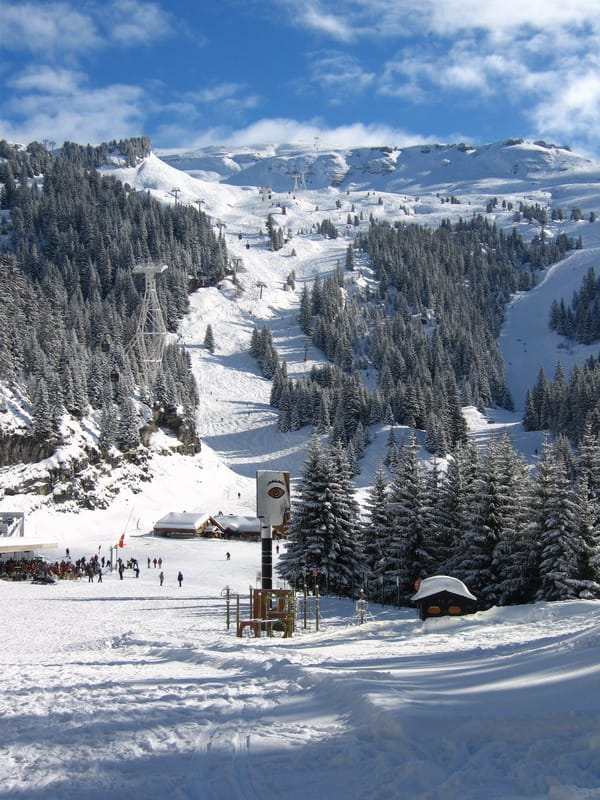 Flaine et sa montagne, par Tania & Artur, licence CC BY-NC-ND 2.0.