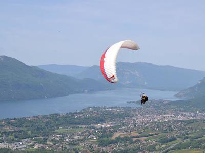 Vol biplace face au lac du Bourget