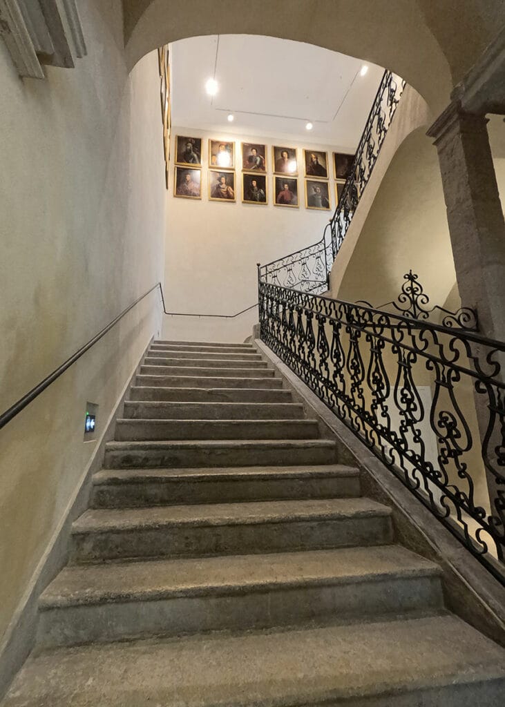 Escalier du musée Savoisien