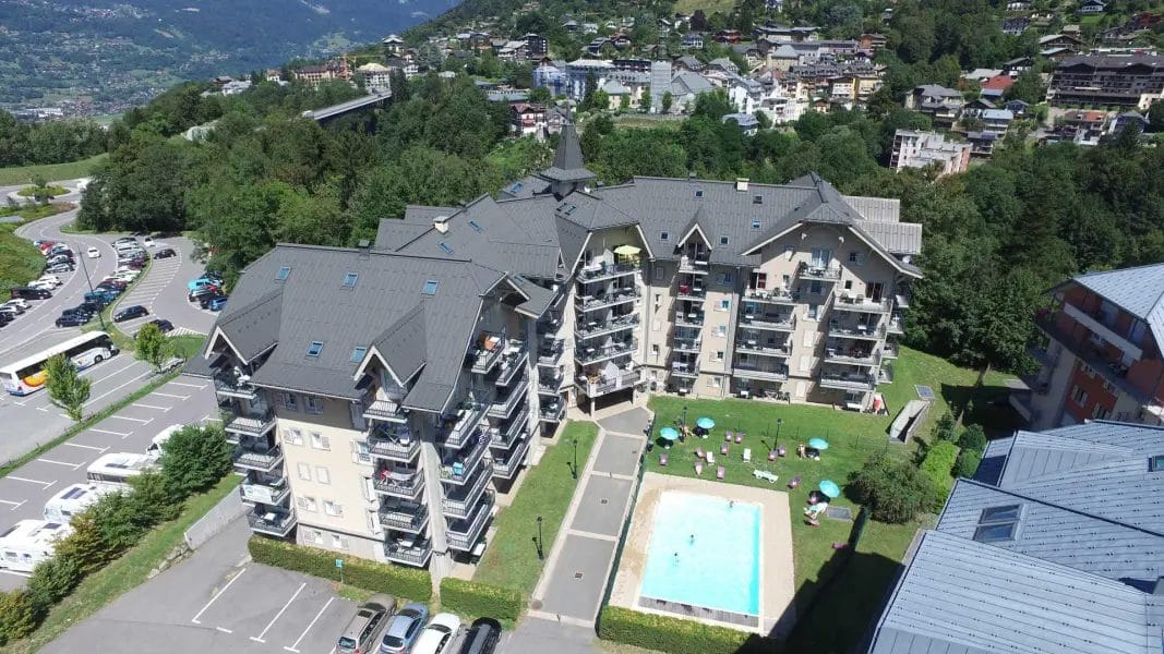 Résidence le Grand Panorama et sa piscine