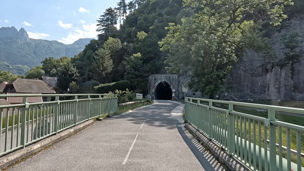 Le tunnel cyclable de Duingt