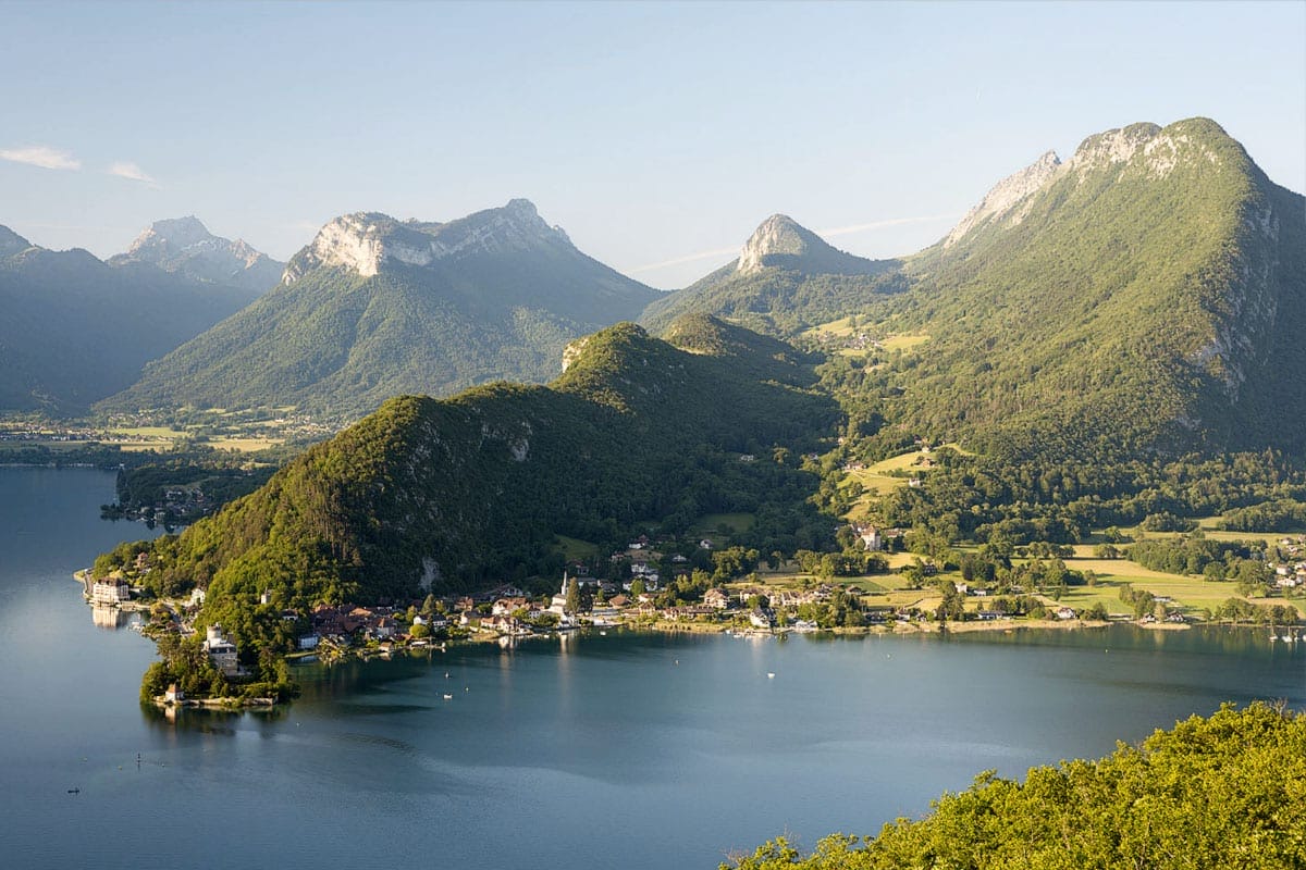 vue sur le lac d'Annecy depuis le Roc de Chère par Matthias Riedinger -Adobe Stock