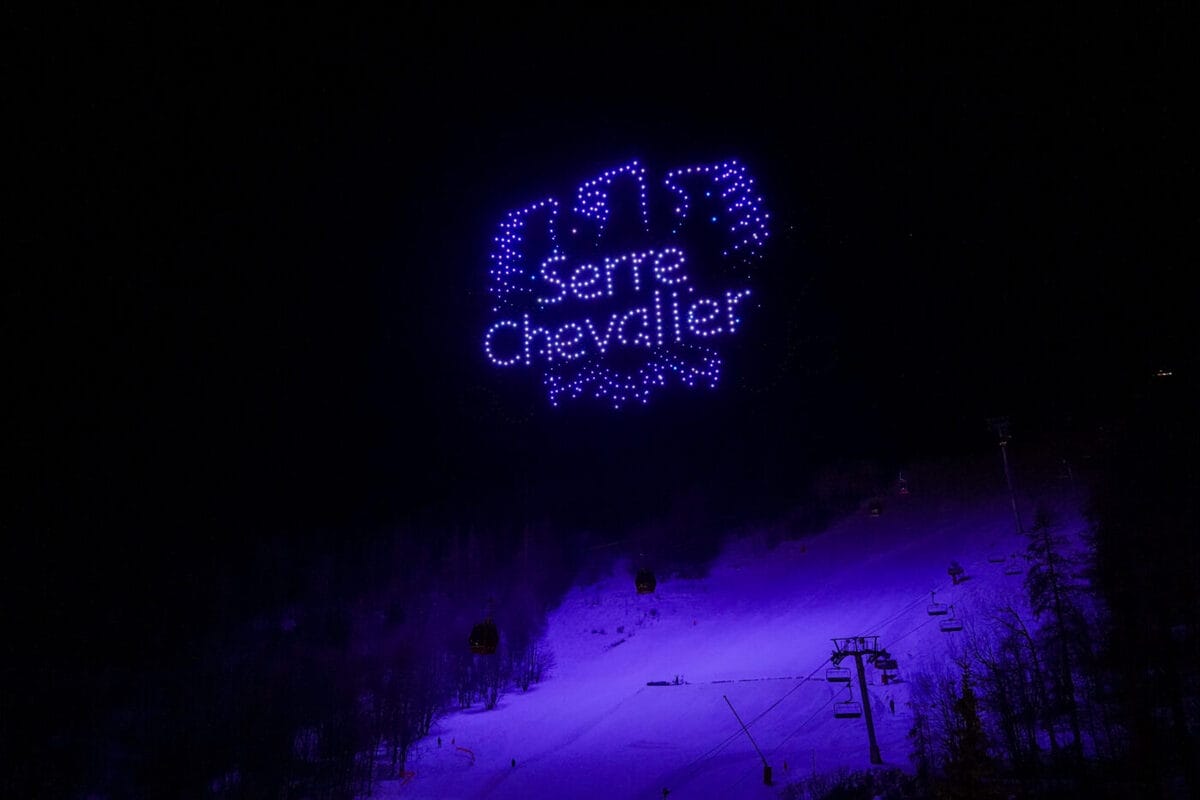 Spectacle son et lumière avec des drones à Serre Chevalier