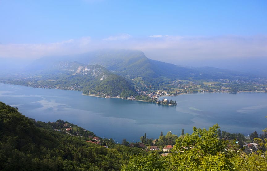 Le lac d'Annecy depuis les hauteurs du Semnoz